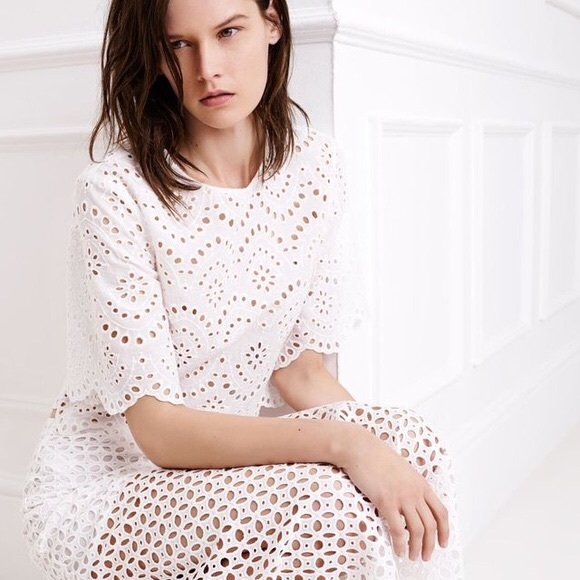 Zara Tops - Zara White Eyelet Crop Top EUC S Scallop Hem